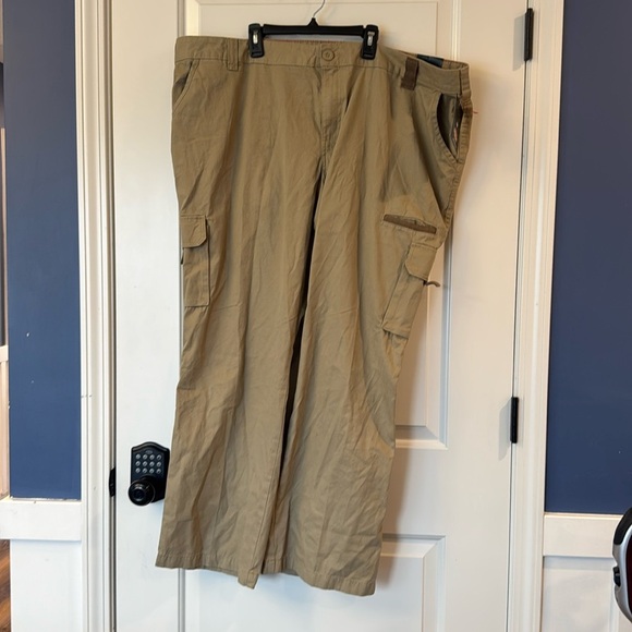 New Dickies Women's size 22 reg relaxed fit straight leg khaki cargo work pant - Picture 1 of 12